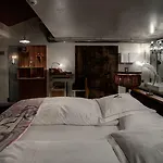 백스테이지 부티크 스파 호텔 4*