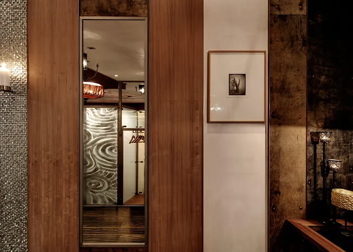 Backstage Boutique 4*